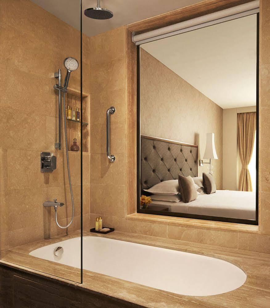 Taj Swarna, Amritsar Hotell Eksteriør bilde Bathroom